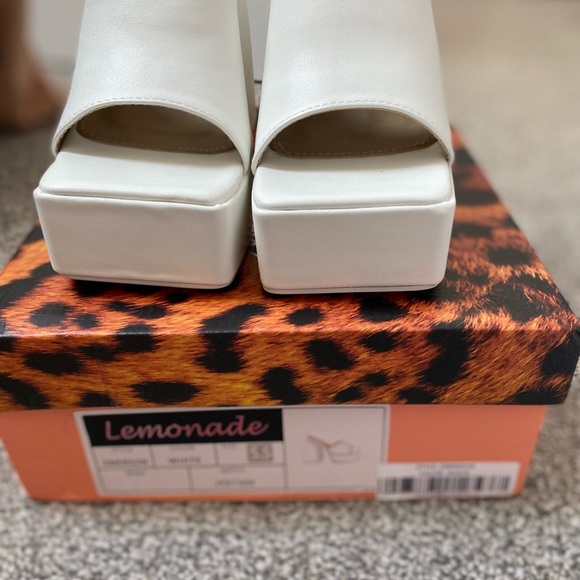 Chunky white platform sandals - Picture 4 of 4